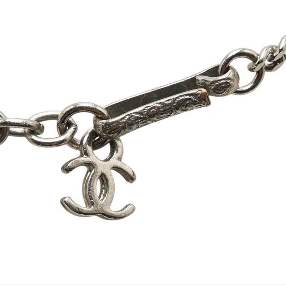 Chanel Silver and White Pearlescent Pendant Necklace - Picture 4 of 8